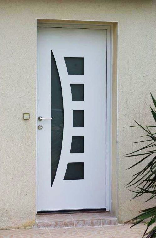 Porte d'entrée installée par Lazou dans le Finistère Porte d'entrée installée par Lazou dans le Finistère